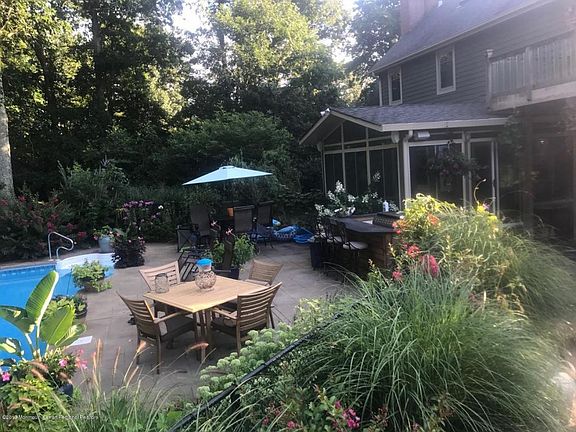 5th image of 4 Country Woods Dr