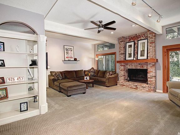 5th image of 4201 Thistledown Dr