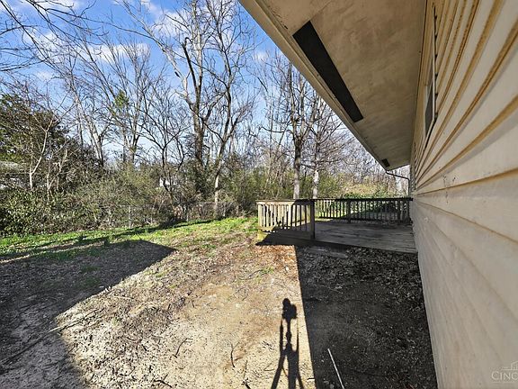 4th image of 2516 Niagara St