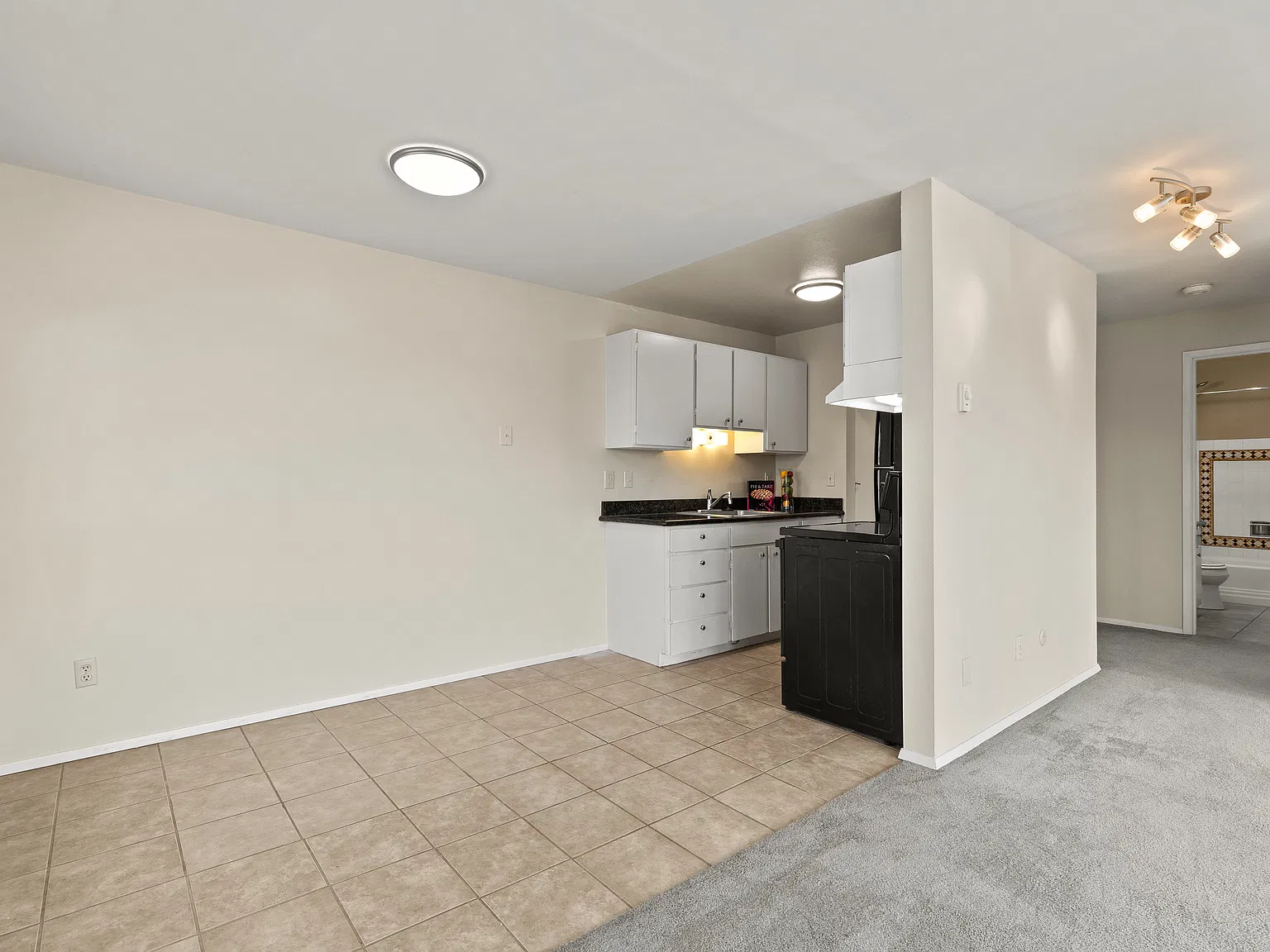 7515 35th Ave SW — Photo 2