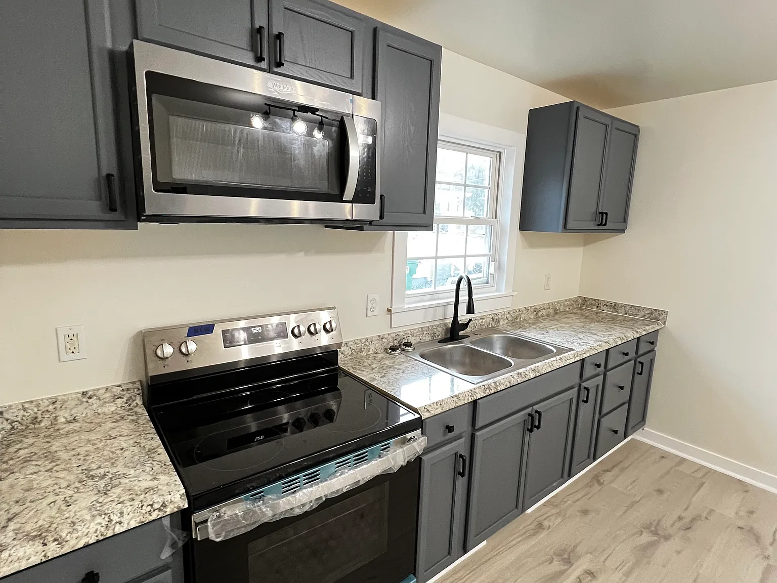 928 Farmer St — Photo 1