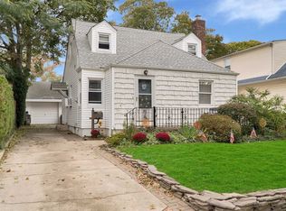 185 E Chester St, Valley Stream, NY 11580