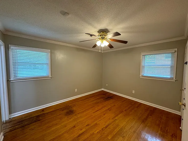 2434 Oxford Dr — Photo 28