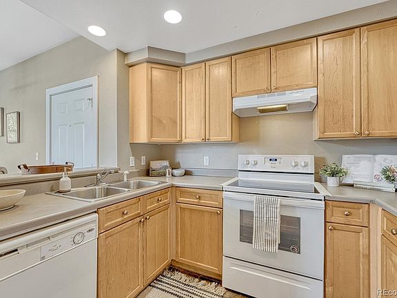 5th image of 2818 Syracuse Street #218