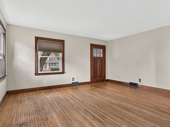 4th image of 1618 S Center St