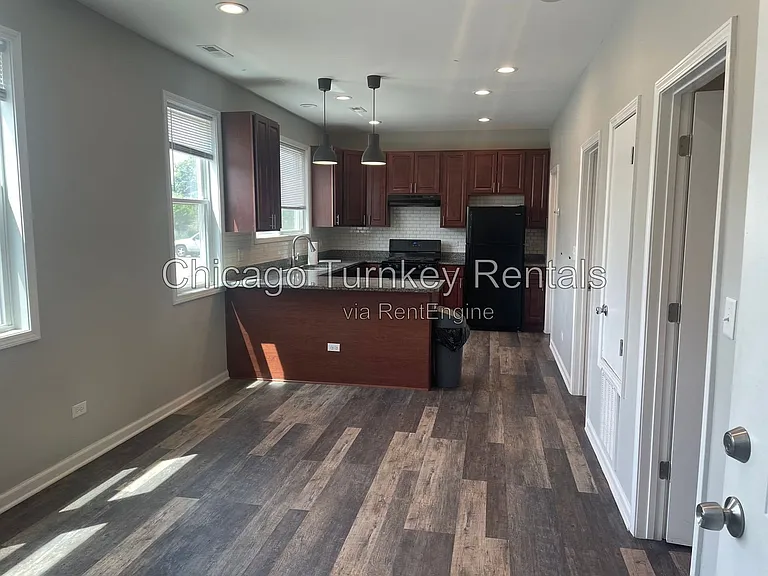 1935 S Jefferson St #2R — Photo 2