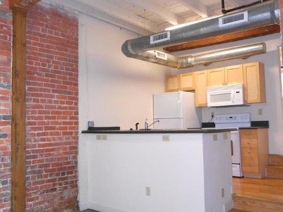 3rd image of 1414 W Marshall St #151