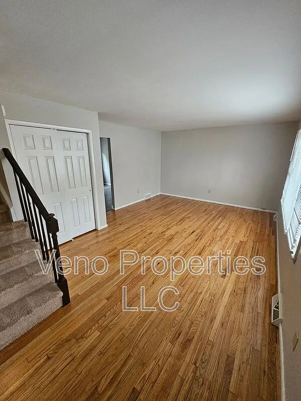 3 bed, 1.5 bath, 1200 sqft, $1,900 — Photo 3