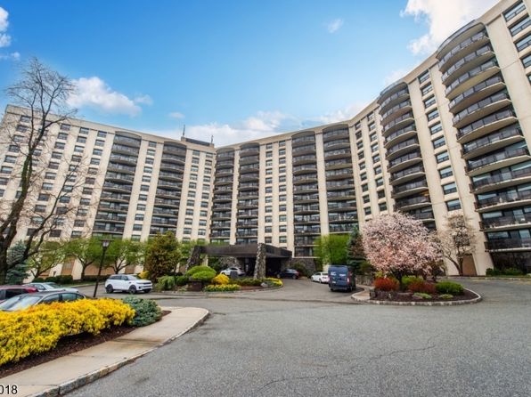 2 Claridge Dr BLDG 2 #FE, Verona Twp., NJ 07044