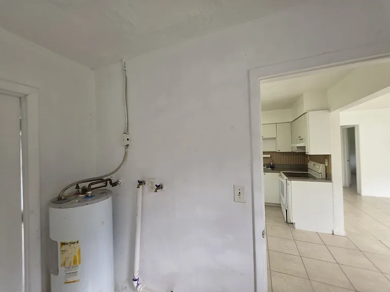 22-24 SW 10th St #B — Photo 10