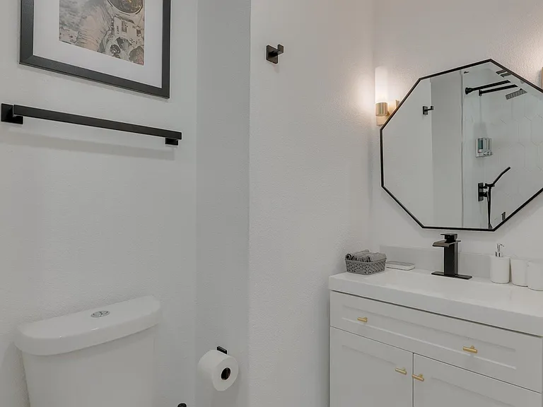 6048 Holiday Ln — Photo 30