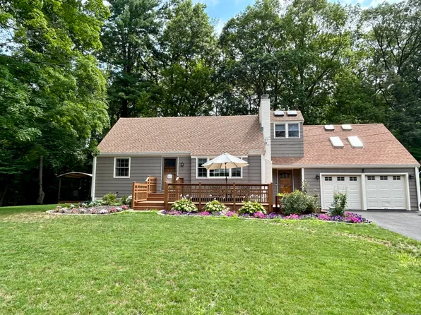 38 Tanglewood Road, Farmington, CT 06032