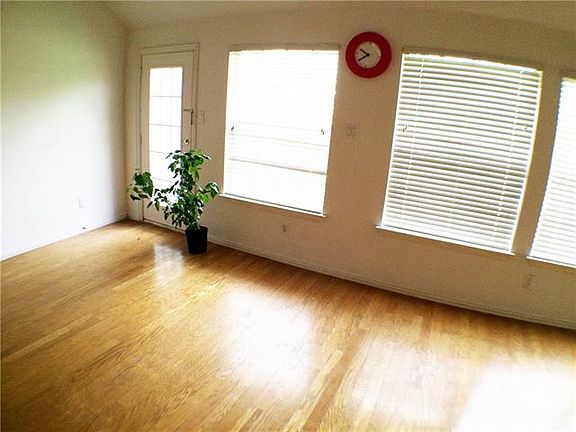 3rd image of 4405 Creekstone Dr