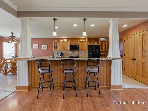 4th image of 117 E Maplewood Dr