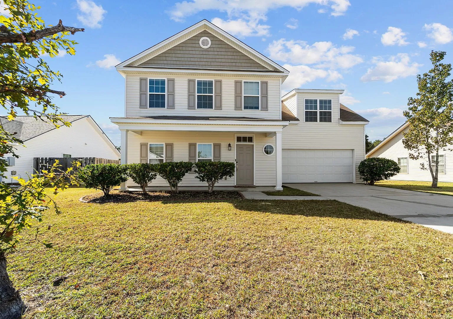 Freshly Updated 4BR Home with Brand-New Appliances in Pooler, GA — Photo 1