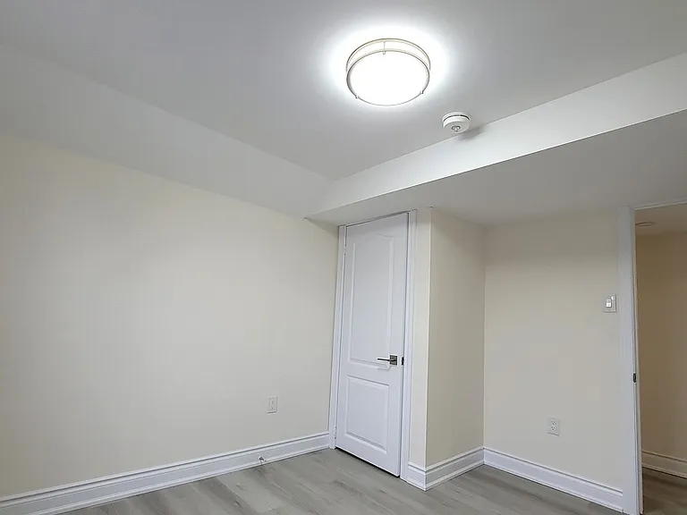 69 Vine St W #2 — Photo 1