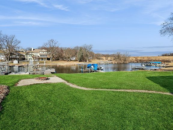 3rd image of 204 Eastside Ln