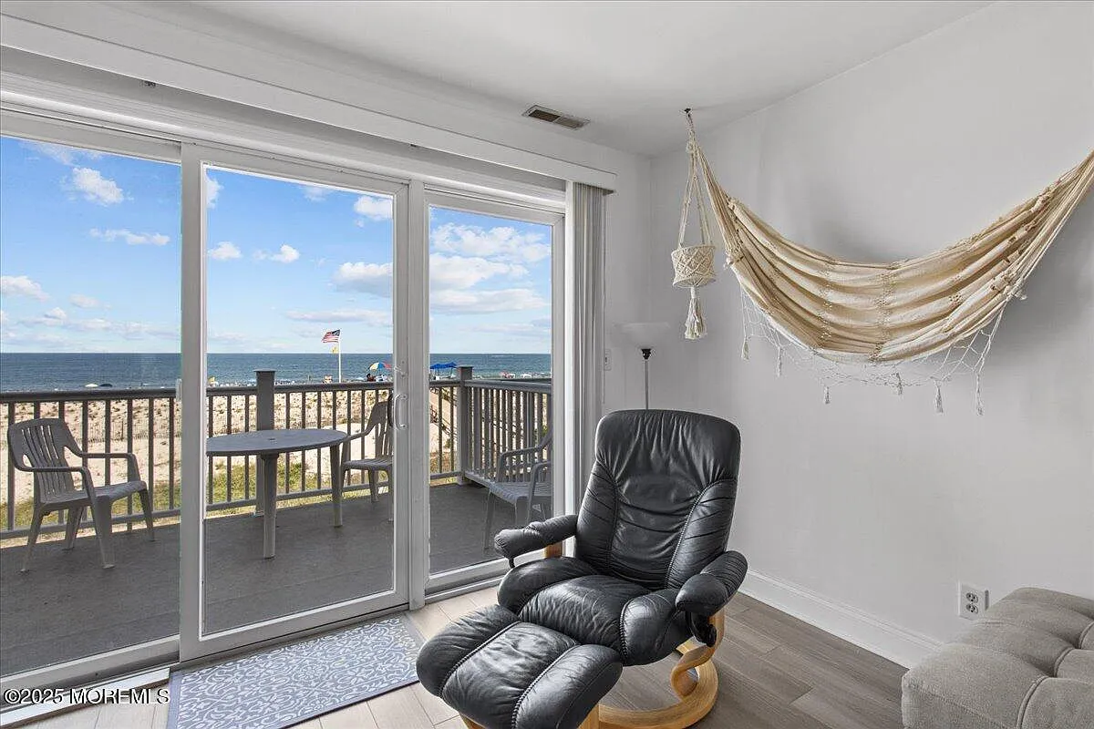 3 bed, 2.5 bath, $4,000 — Photo 3
