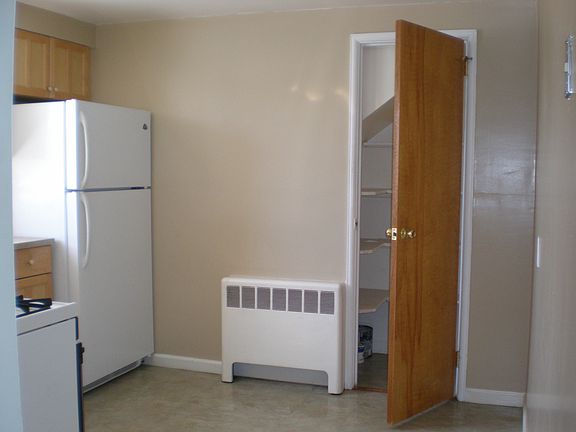 Eat in Kitchen & Pantry