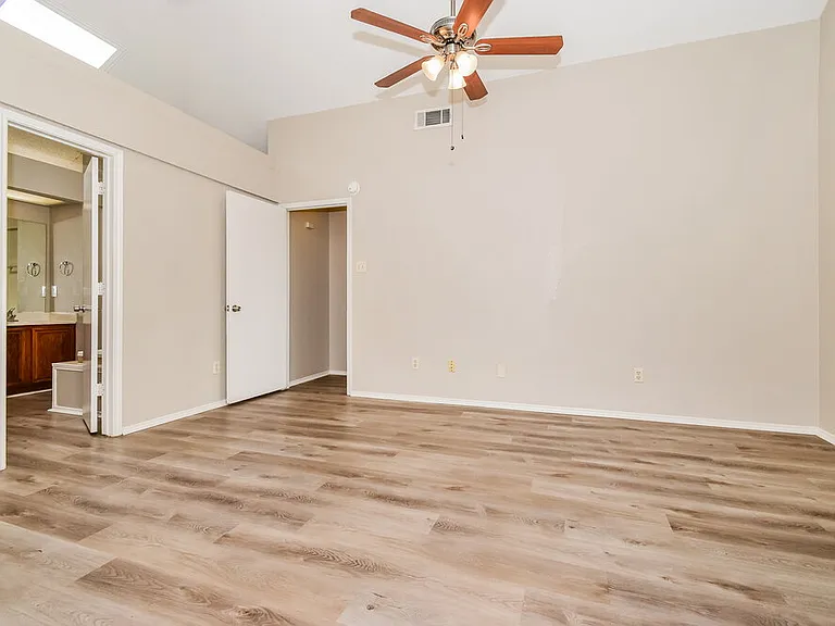 1411 Sandalwood Dr — Photo 11