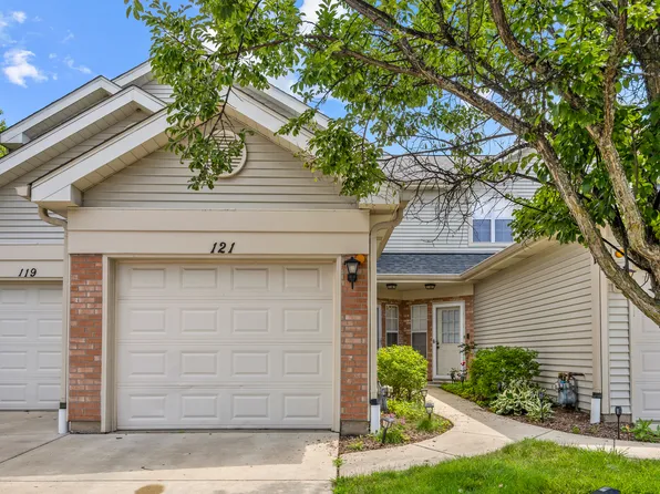 121 Golfview Dr, Glendale Heights, IL 60139