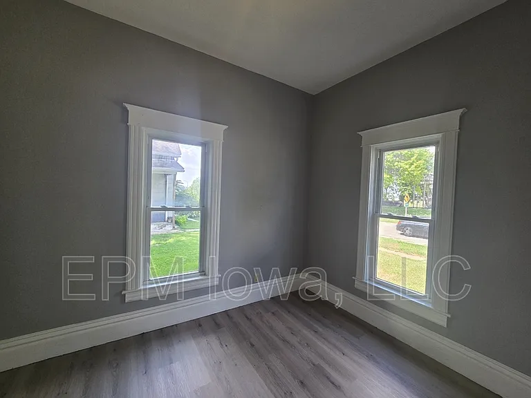301 Leland Ave — Photo 6