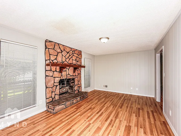 1712 Sam Dr — Photo 12