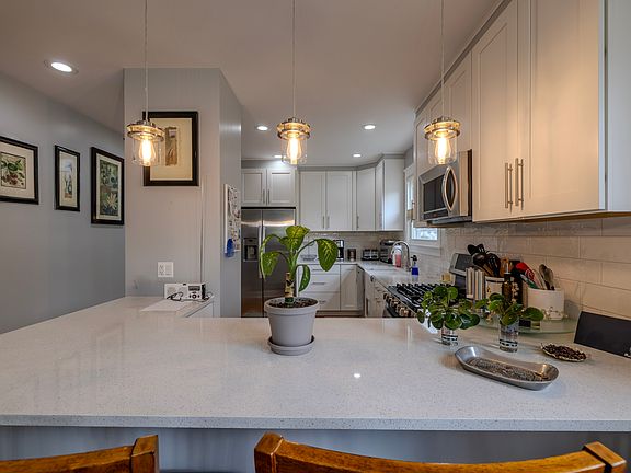 2nd image of 5401 N Magnet Ave #1