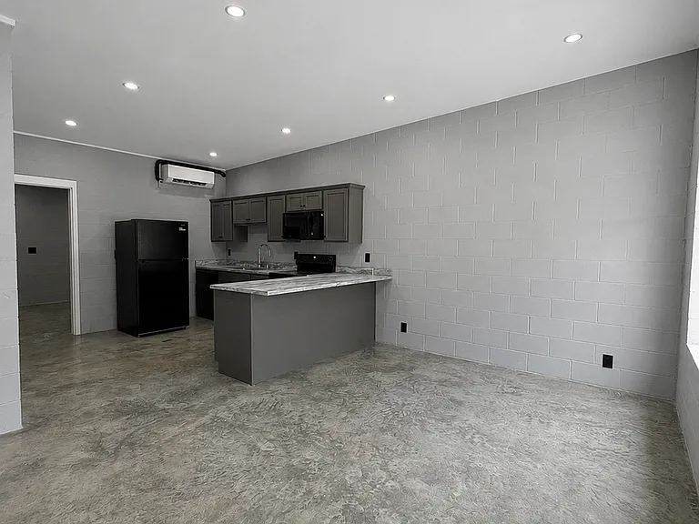 218 Wright Ave — Photo 3