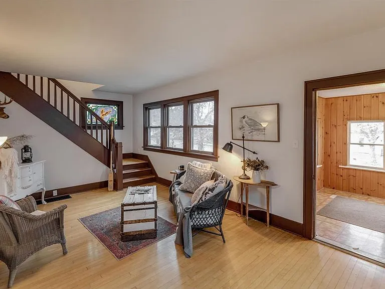 215 Chippewa St — Photo 2