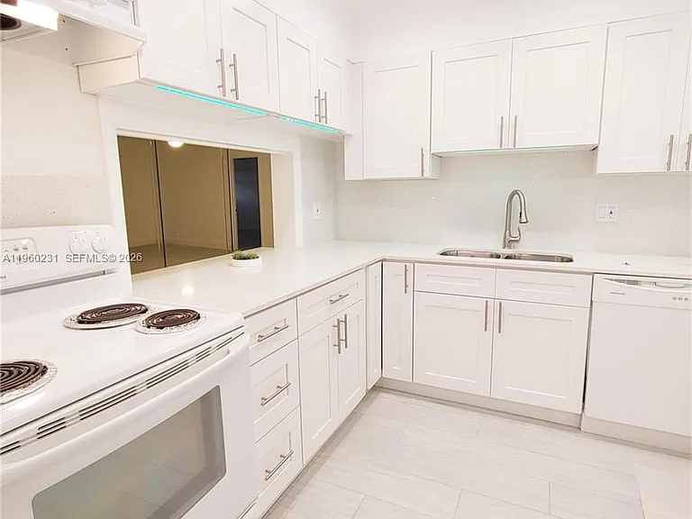 215 SE 3rd Ave #307C — Photo 16