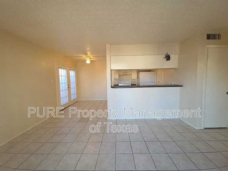 5808 Wellington Dr #3 — Photo 6