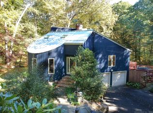 9 New Lebbon Rd, Sandy Hook, CT 06482