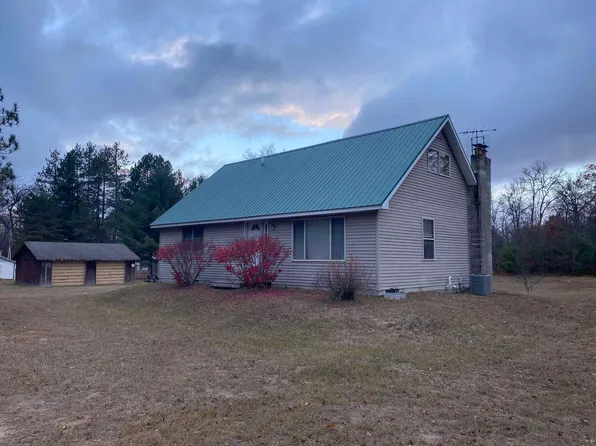 1522 Oak Lake Rd, Lewiston, MI 49756