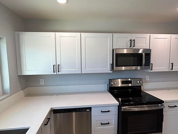 4th image of 2440 W PORTOBELLO Avenue