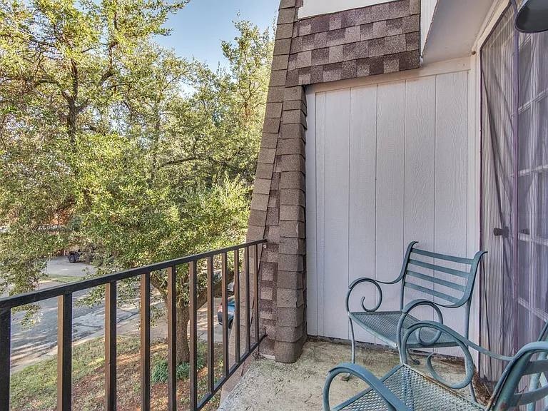 2100 Fleur De Lis Ct — Photo 11