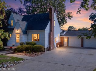75 Preston Ave, Waterford, MI 48328