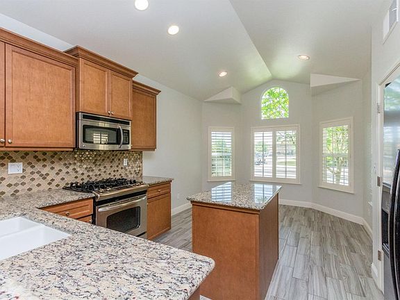 4th image of 8582 N Garden Ave