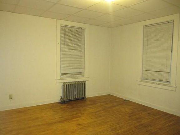 2nd image of 291 Newport Ave APT 3