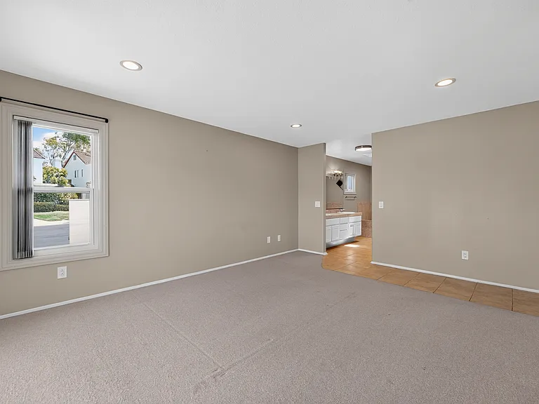 12137 Putting Green Row — Photo 28
