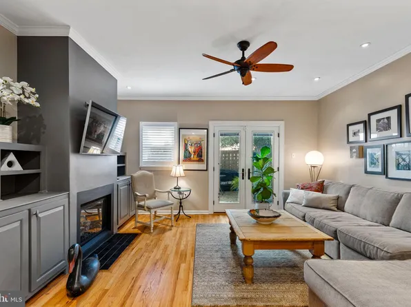 2501 Christian St APT 402, Philadelphia, PA 19146