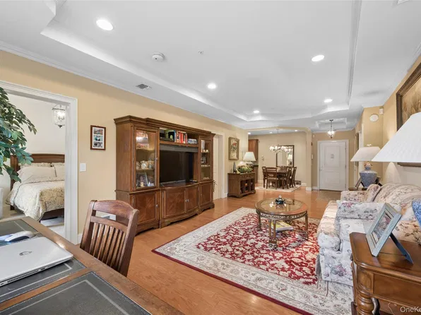 348 Trotting Lane, Westbury, NY 11590