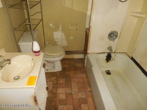 3rd image of 629 Cypress St