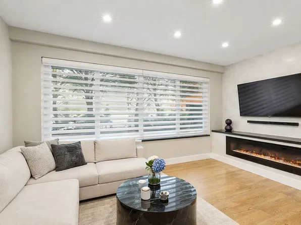 218 N 8th St #1A, Brooklyn, NY 11211