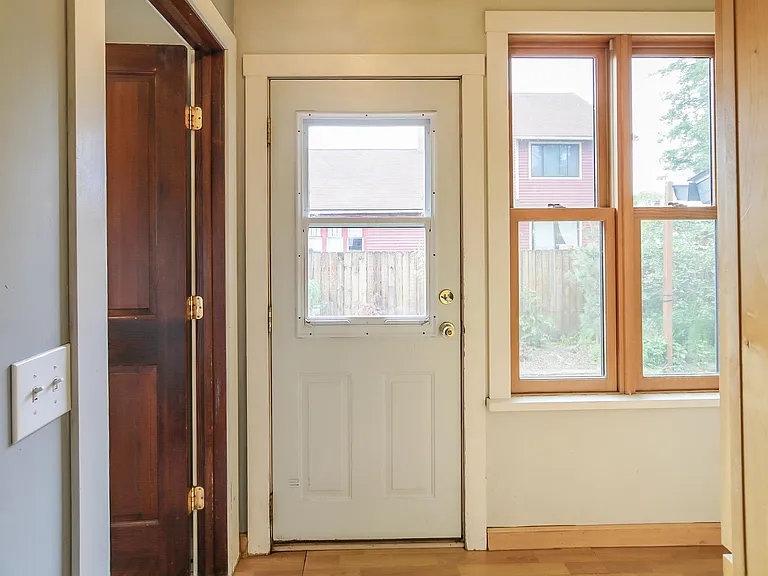 923 S Jefferson St — Photo 14