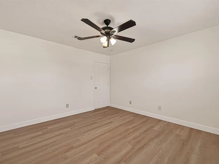 15910 Clayton Bend Dr — Photo 32