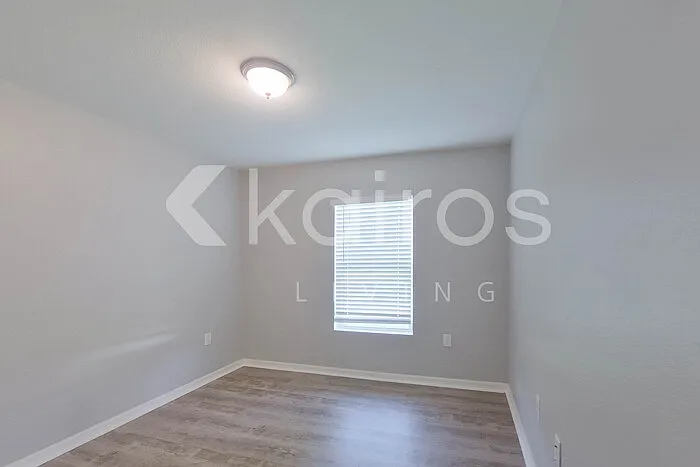 4204 E 5th St — Photo 15