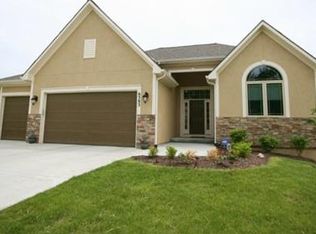 6383 NW Sioux Dr, Parkville, MO 64152