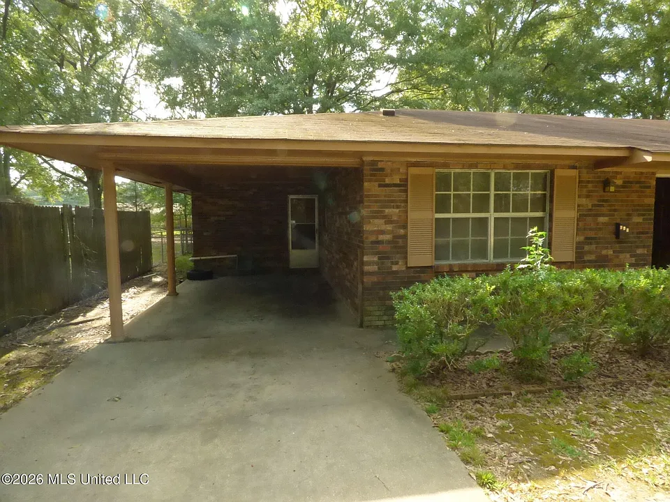 501 Maxine Ave