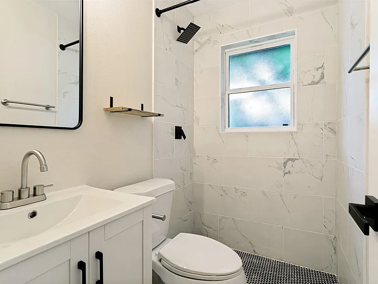 904 Bryan Dr — Photo 12